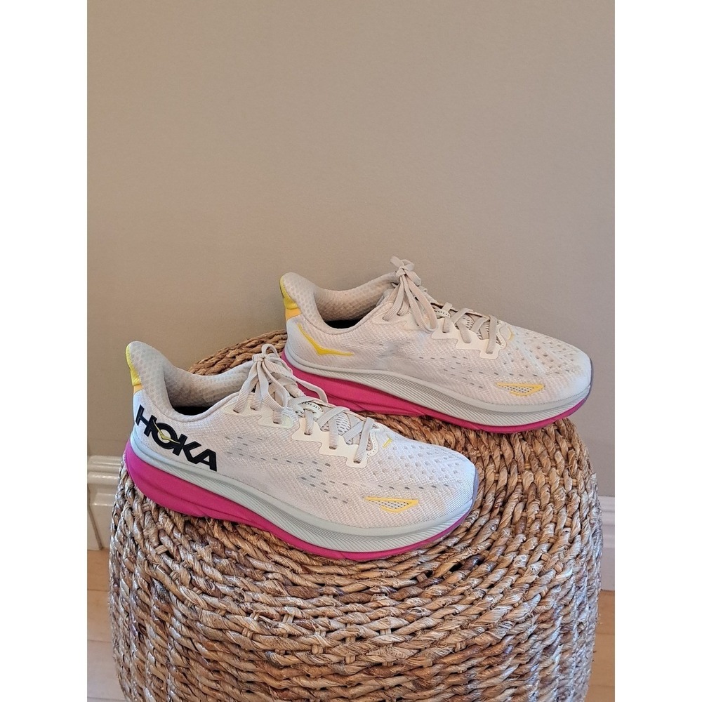 Hoka Mens Clifton 9 Eggnog White Knit Performance Running/Athletic Sneakers 7D